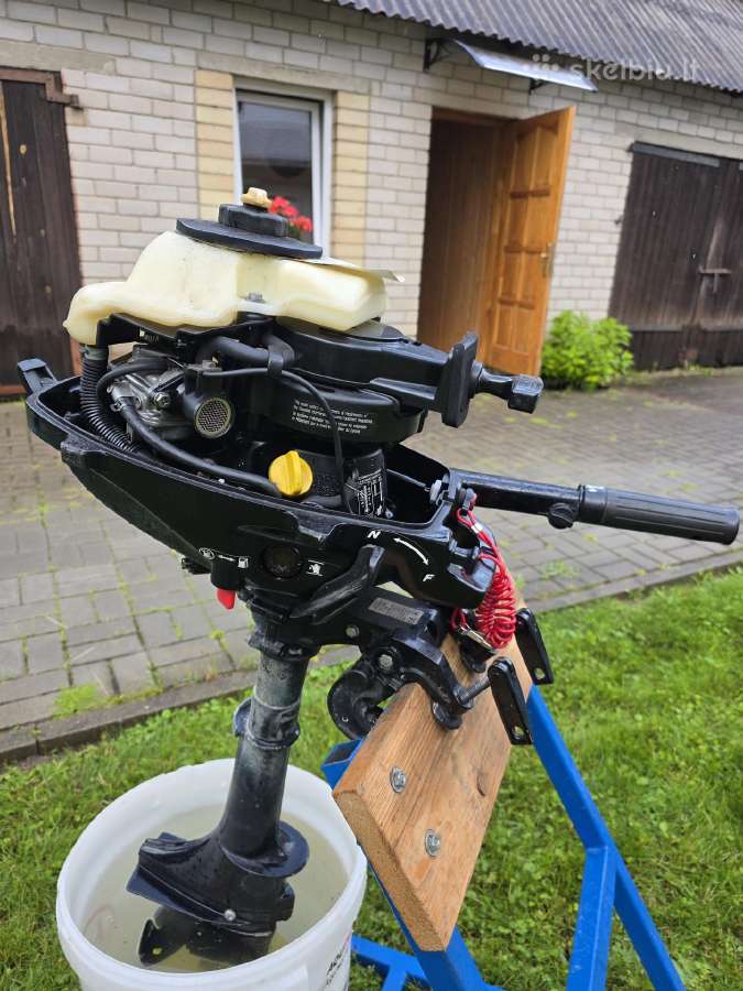 Valties variklis-mariner 2.5 ag keturtaktis.
