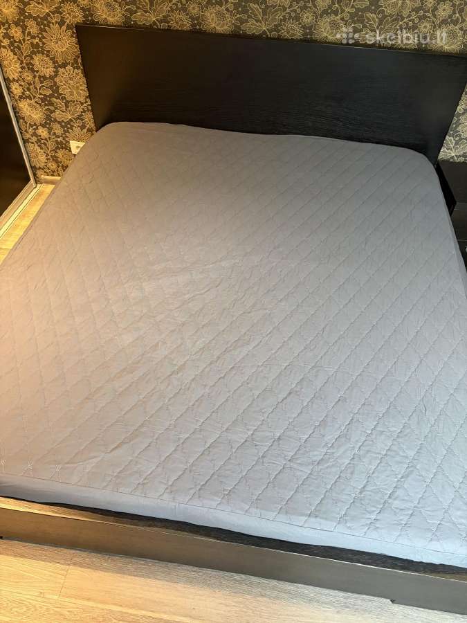 Parduodu dvigulę lovą 180x200 su čiužiniu