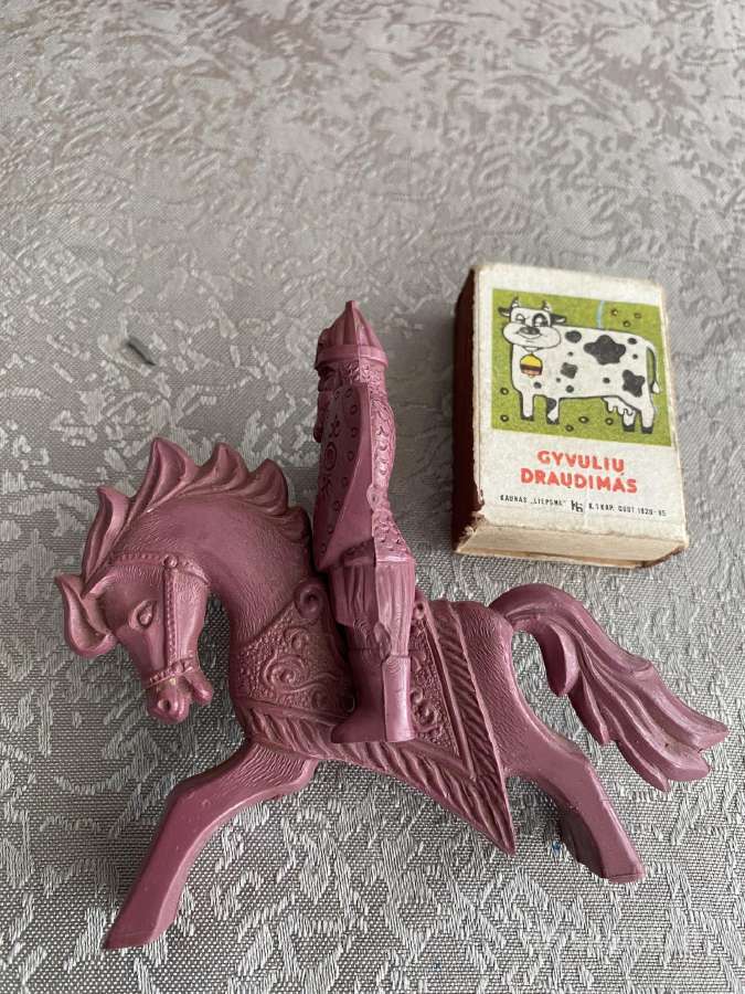 Kareiveliai tarybiniai guminiai 8€ - nuotraukos Nr. 2