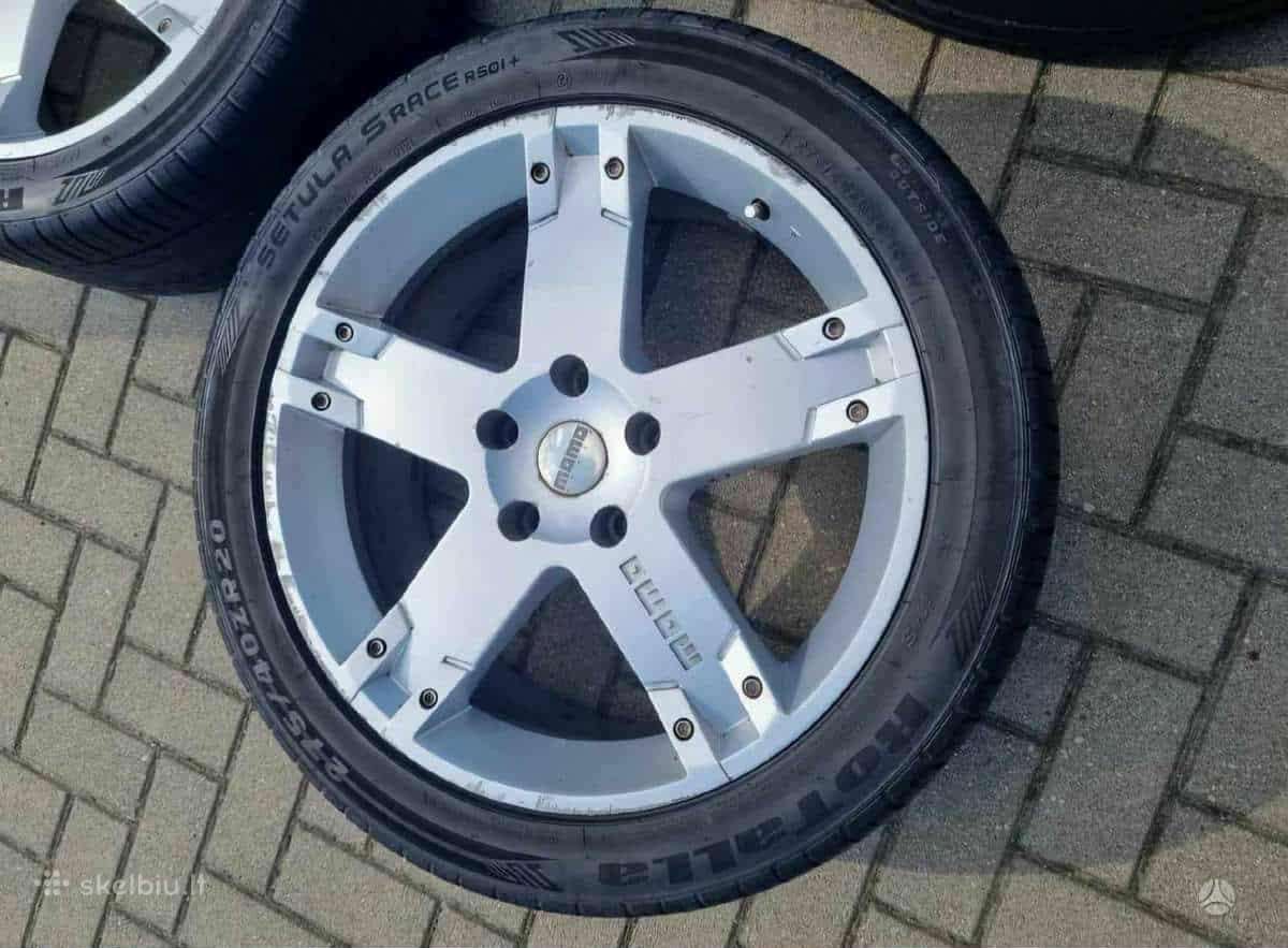 Parduodami džipo Momo diskai