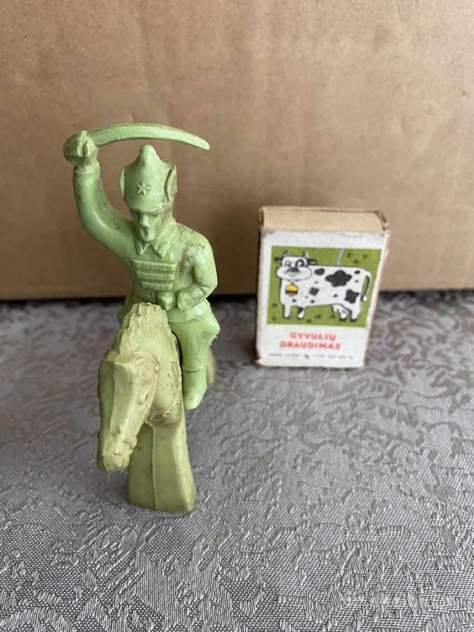 Kareiveliai tarybiniai guminiai 15€
