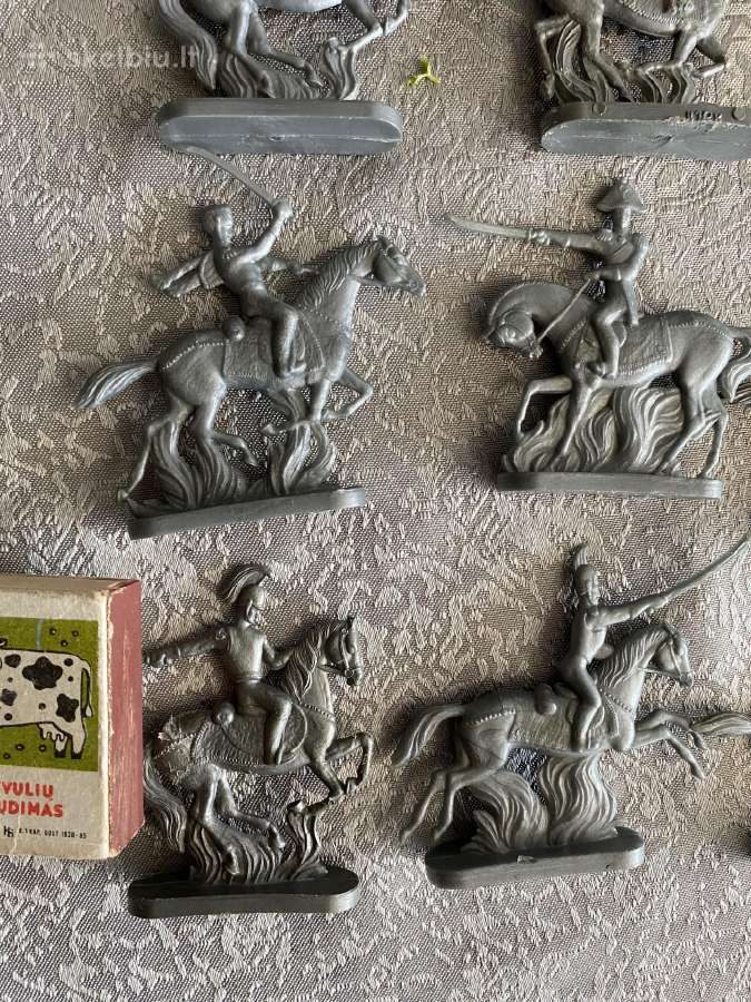 Kareiveliai tarybiniai plastikas 0,80 vnt - nuotraukos Nr. 2
