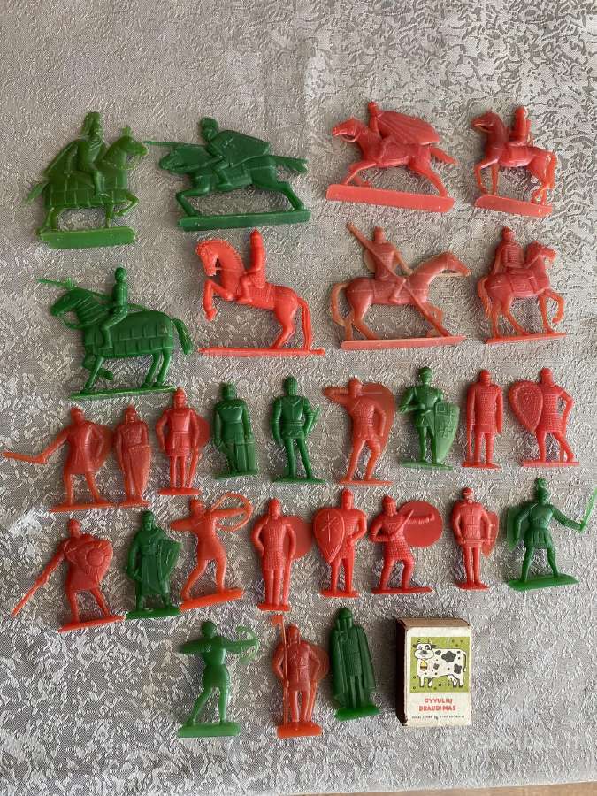 Kareiveliai tarybiniai plastmasiniai