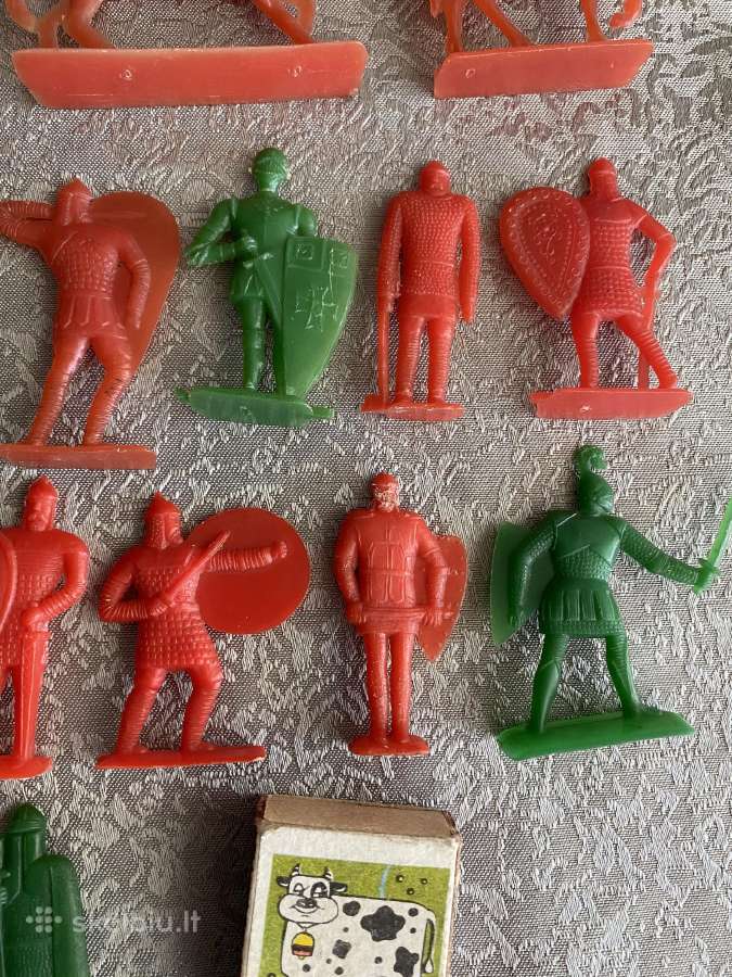 Kareiveliai tarybiniai plastmasiniai - nuotraukos Nr. 2