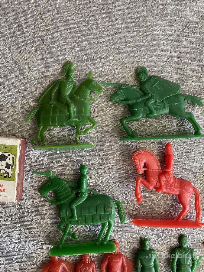 Kareiveliai tarybiniai plastmasiniai - nuotraukos Nr. 4