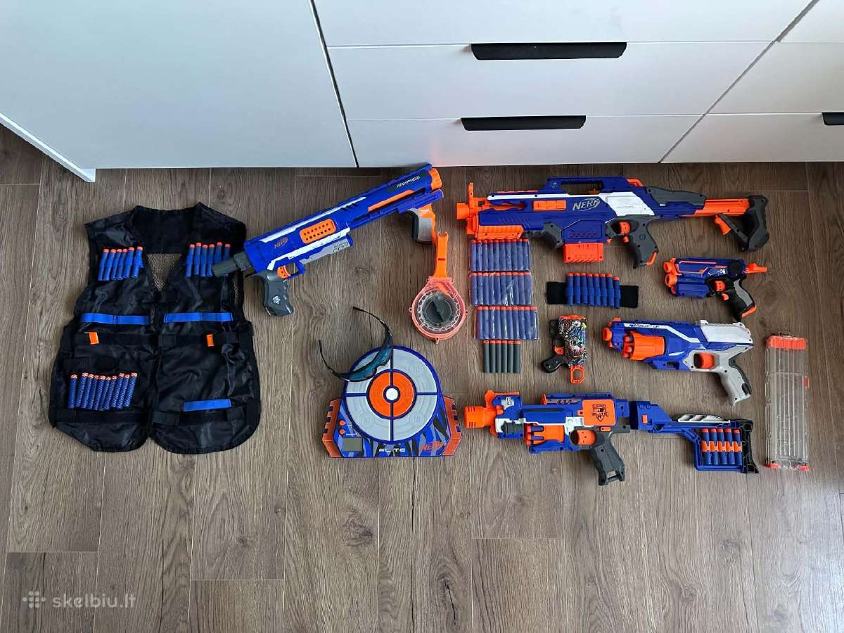 Parduodamas didelis „nerf“ ginklų rinkinys