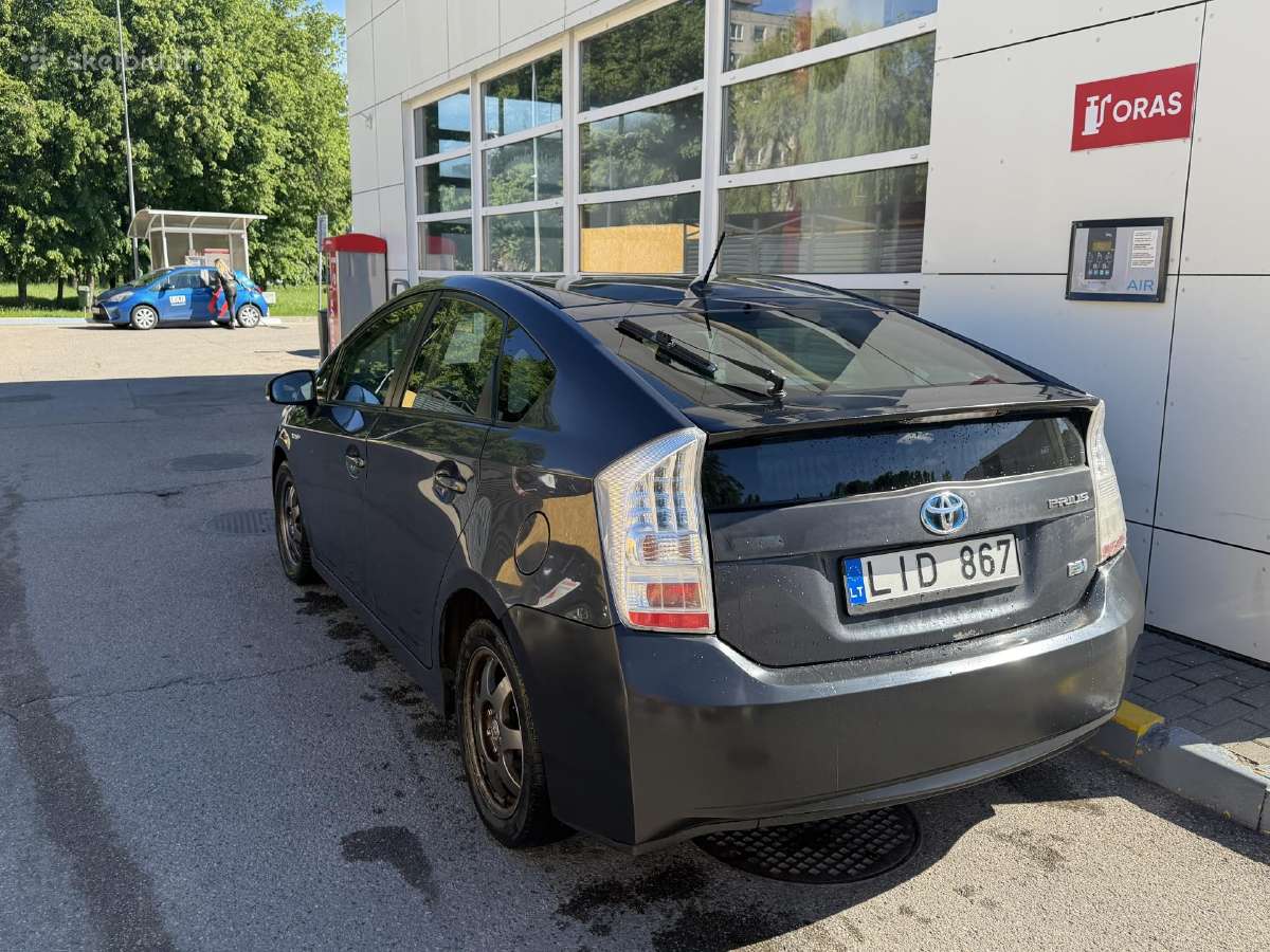 Toyota Prius nuoma / Rent - nuotraukos Nr. 2