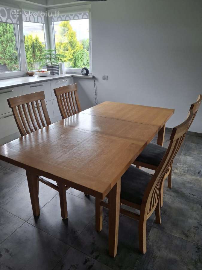 Ąžuolinis valgomojo stalas su kėdėmis