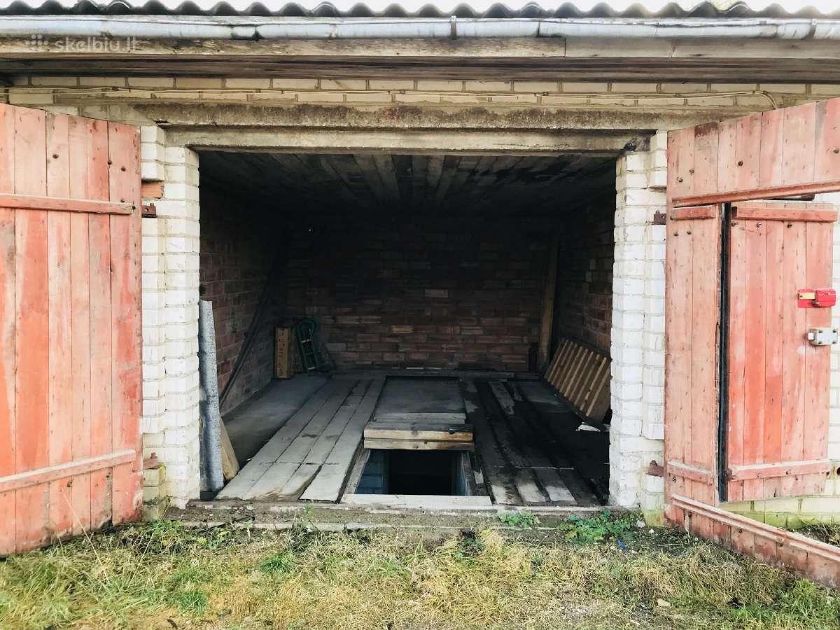 Garažas Poškos g, prie mokyklos