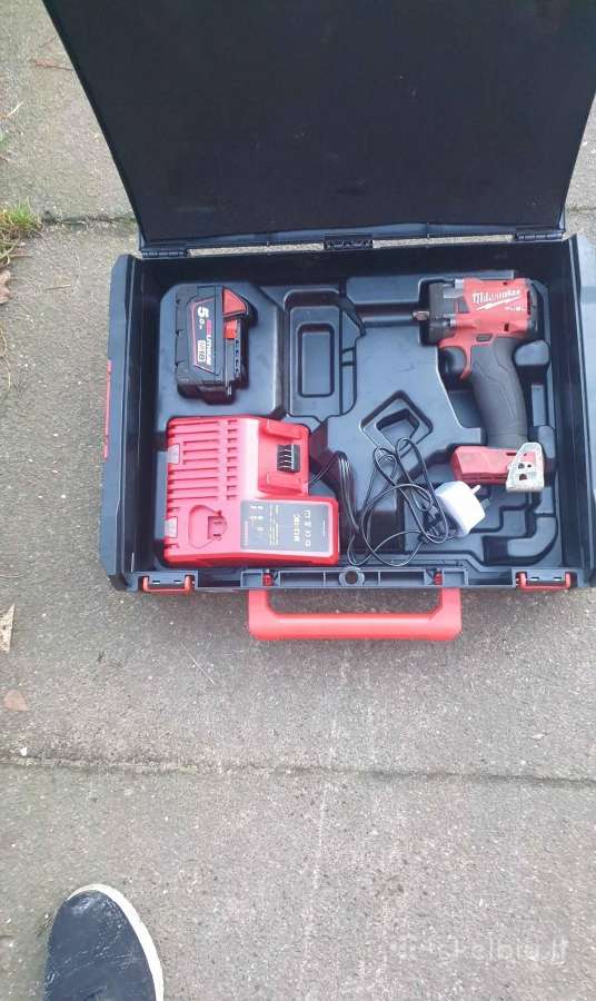 Milwaukee impact M12