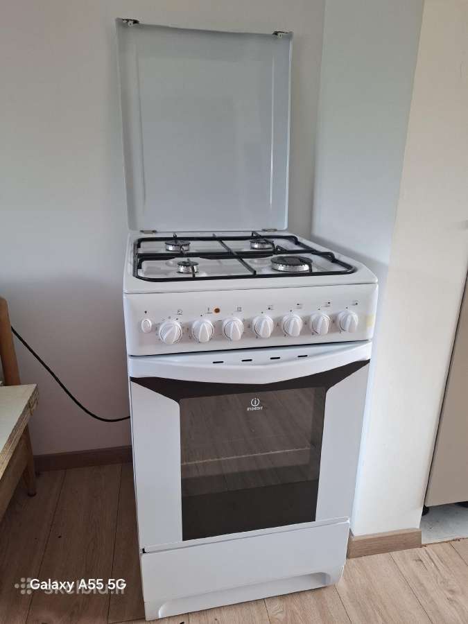 Parduodama pastatoma dujinė viryklė