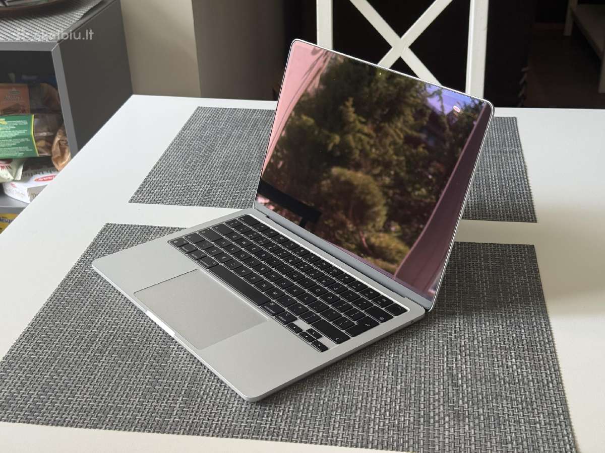 Apple MacBook Air 13,6 M3 / 24gb RAM / 512gb SSD