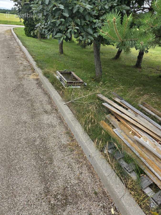 Atiduodu lentas ir veliuksa
