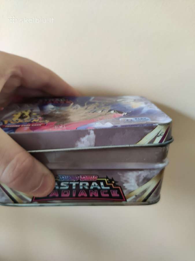 115 skirtingų pokemonų korteliu