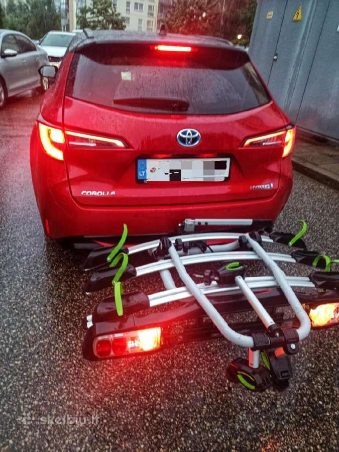 Trijų dviračių laikiklis ant kablio