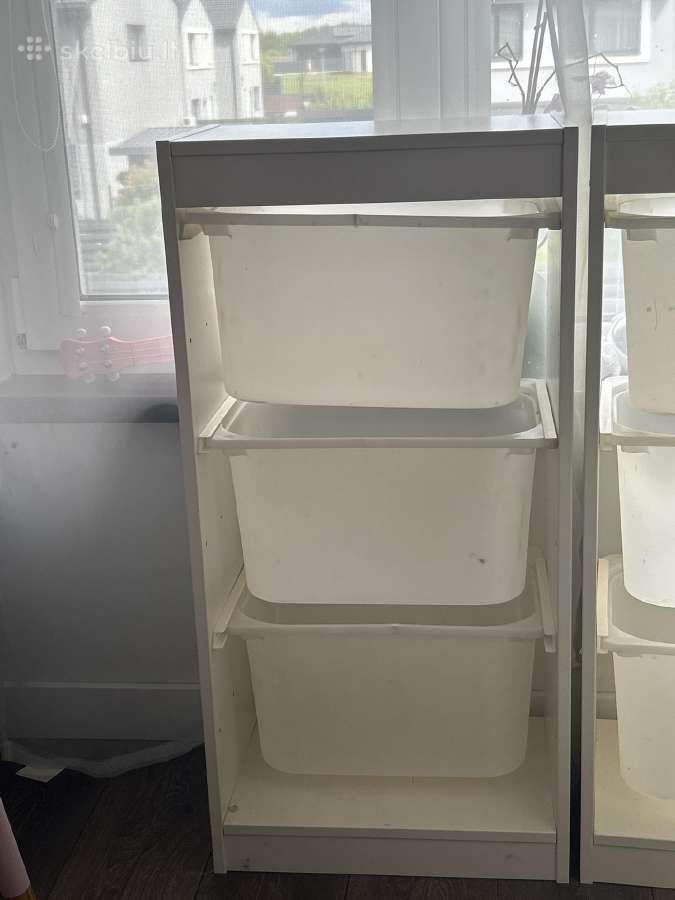 Parduodamos dvi ikea lentynos su dezemis