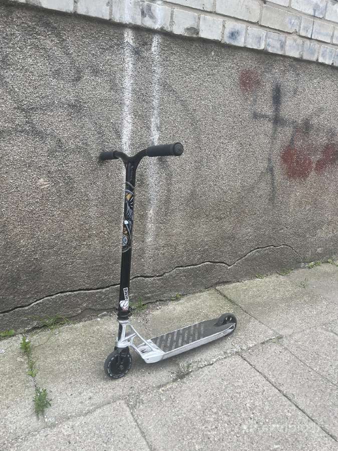 Custom triukinis paspirtukas