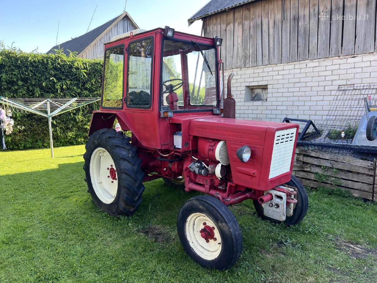 T25 traktorius ir padargai