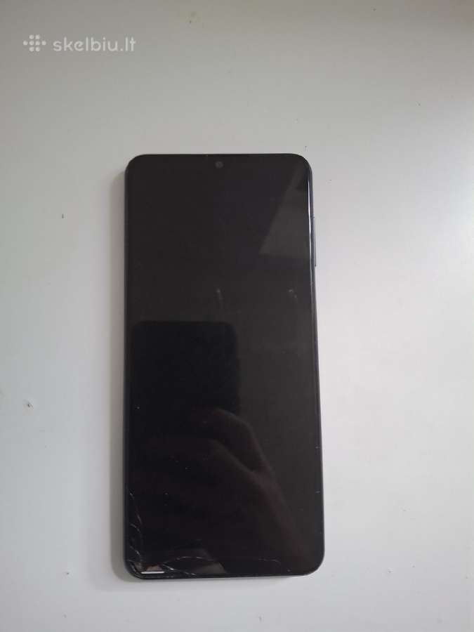 Samsung Galaxy (Skilęs ekranas, bet pilnai veikia)