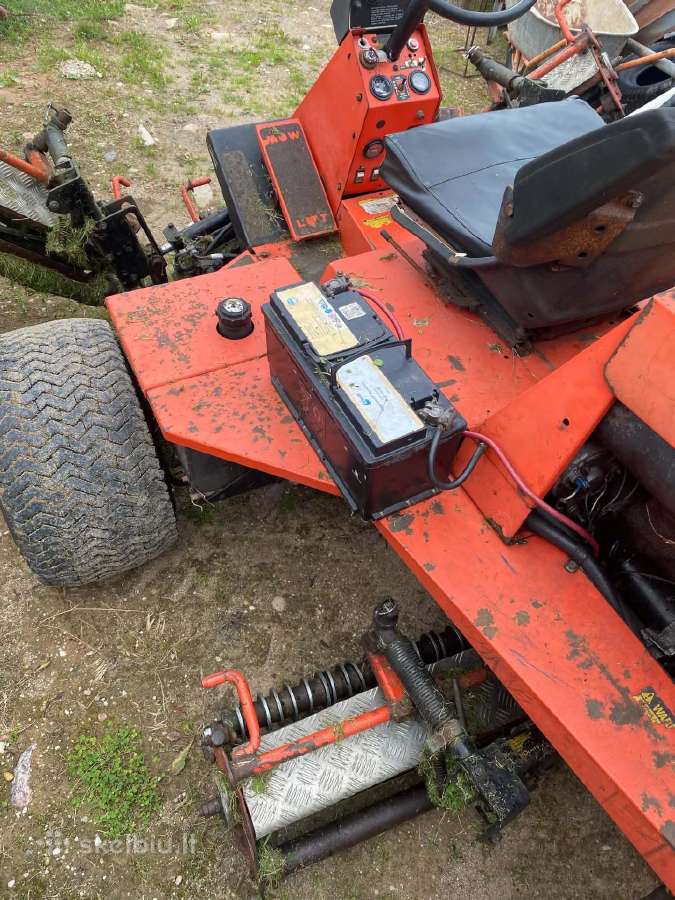 Jacobsen traktorius 4x4 pjovimo plotis 2,5 metro - nuotraukos Nr. 2