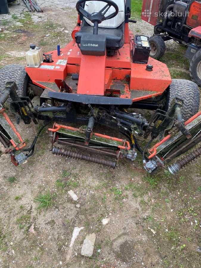 Jacobsen traktorius 4x4 pjovimo plotis 2,5 metro