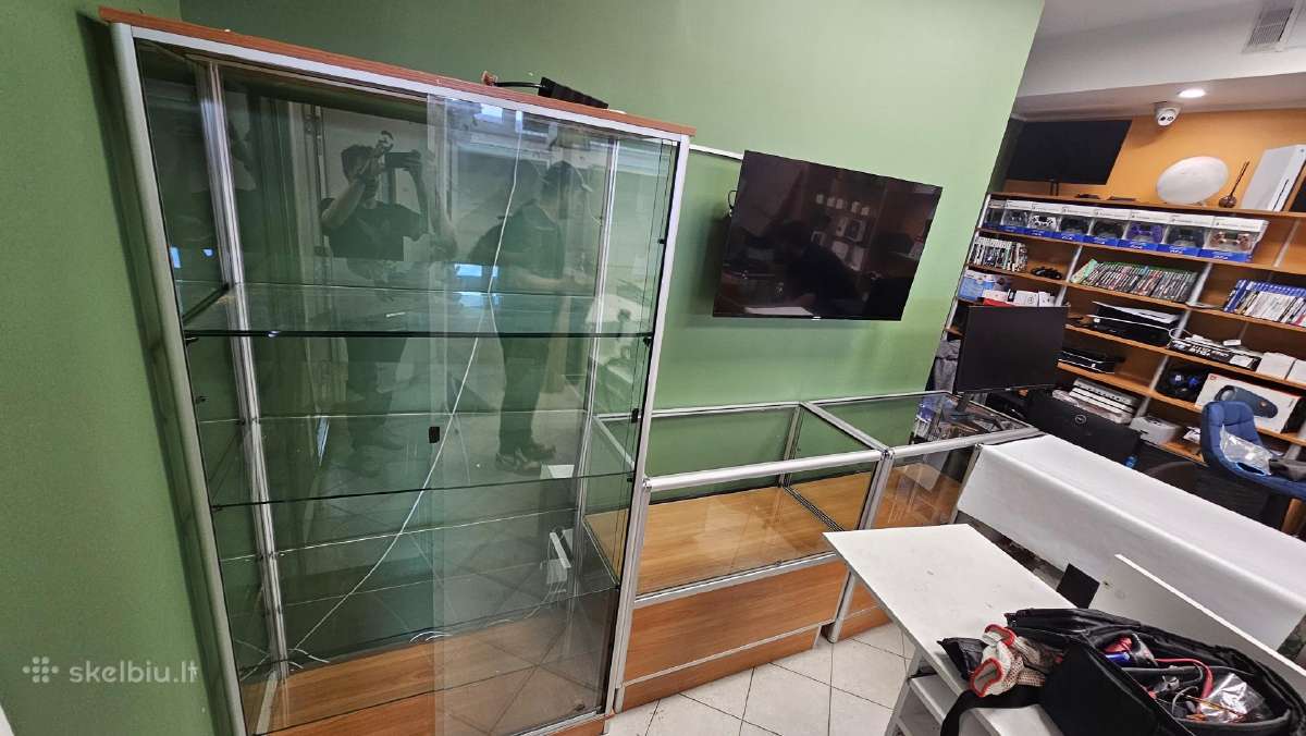 Skubiai Dovanoju vitrinas parduotuvės baldai
