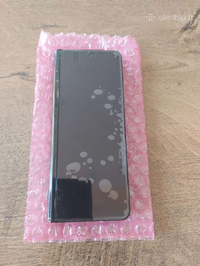 Samsung galaxy Z fold 3