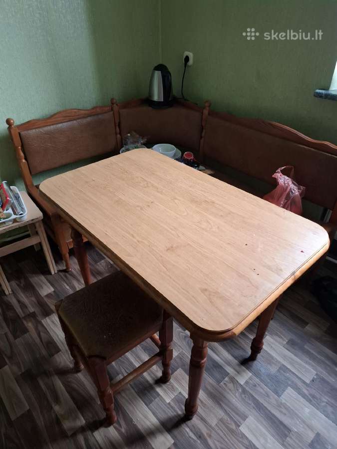 Padevėtas virtuvinių baldų komplektas