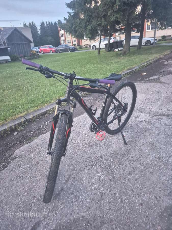 Parduodu specialized rockhopper dvirati .