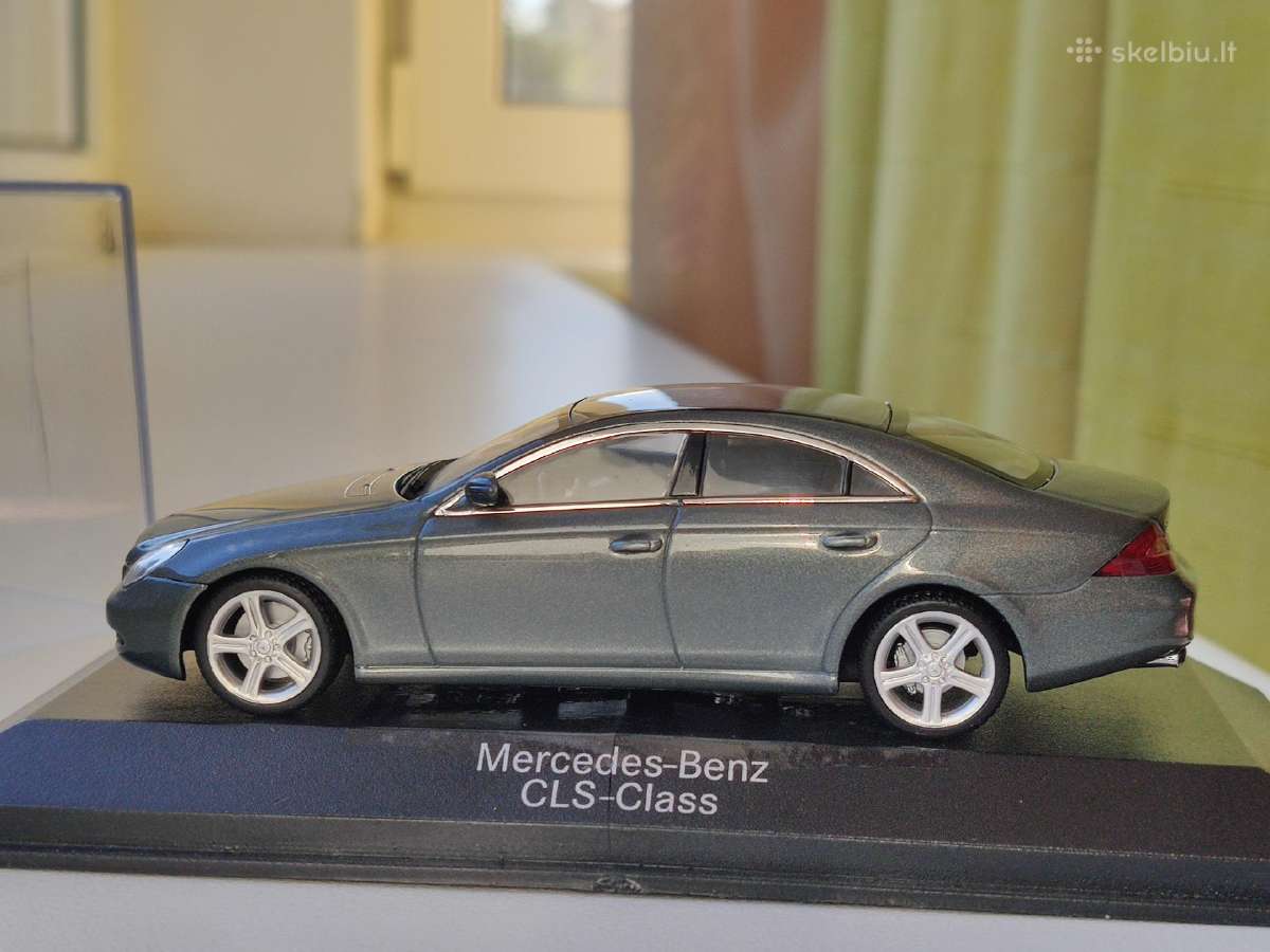 1:43 Mercedes benz cls minichamps