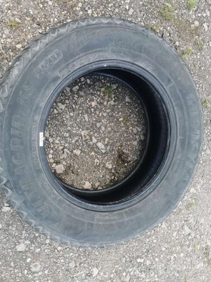 Parduodu 4 žiemines visureigio padangas