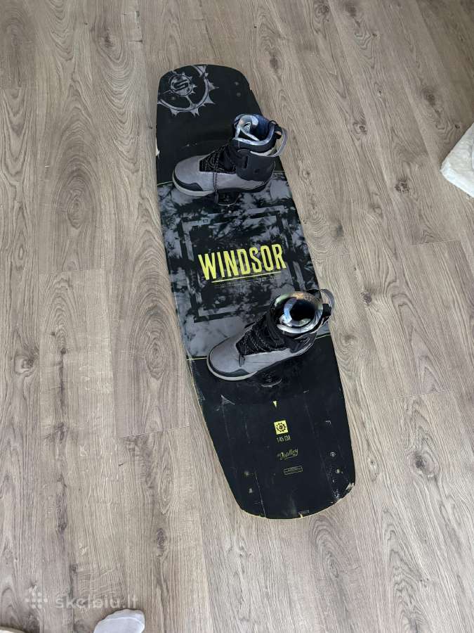 Parduodu du wakeboard setus!