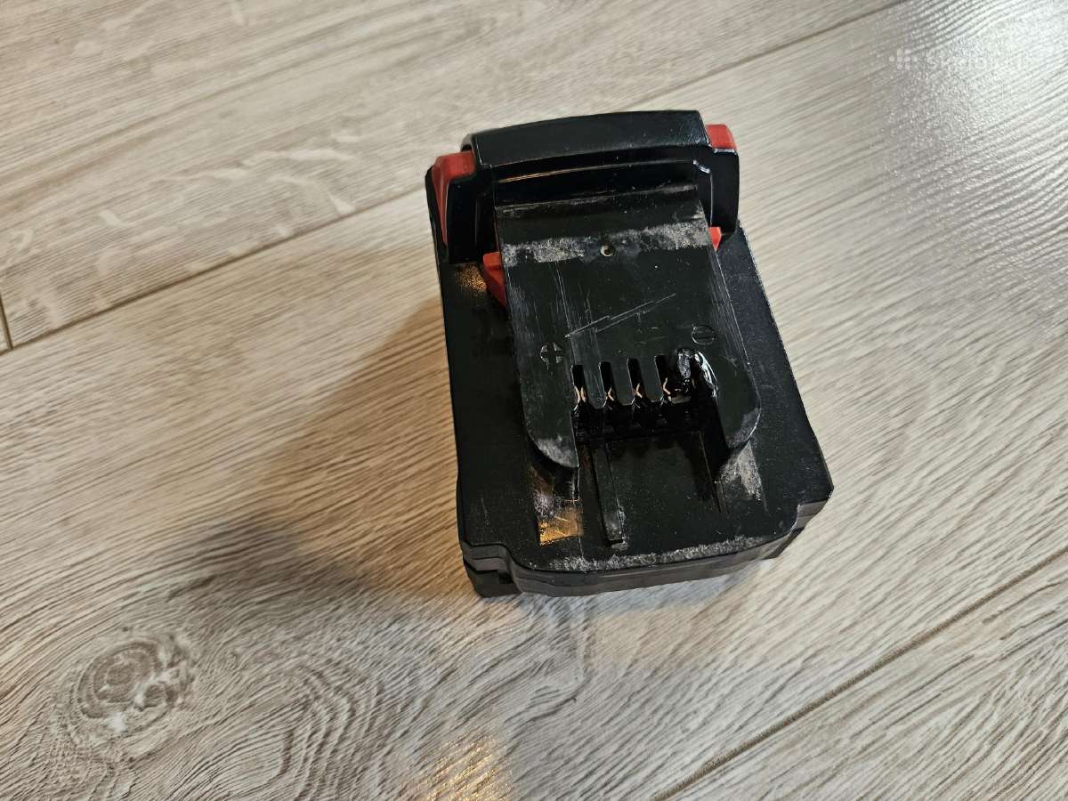 Milwaukee 4ah akumuliatorius - 30 Eur orginalus - nuotraukos Nr. 9