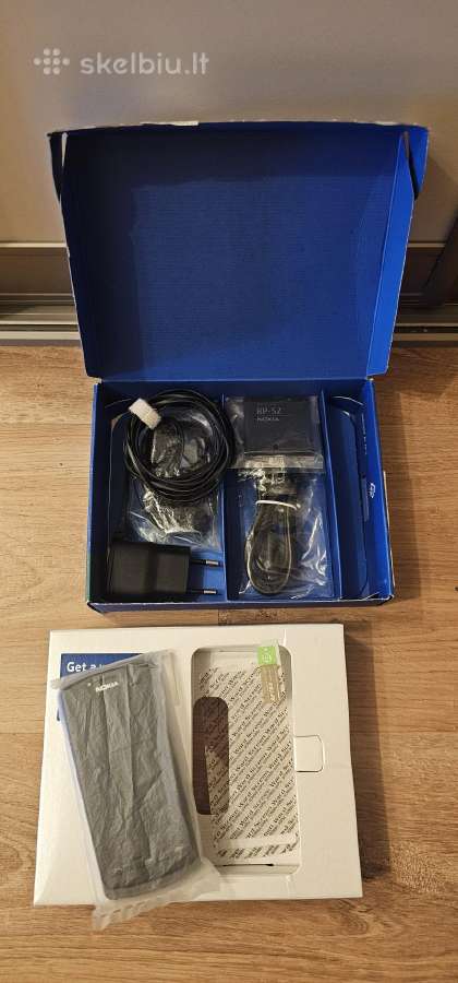 Nokia 700