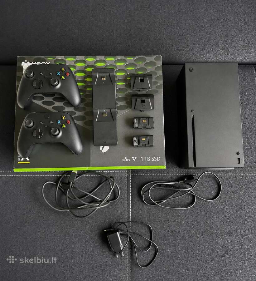 Xbox Series X 1tb su priedais