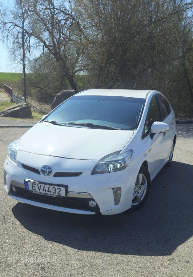 Toyota prius Plug- in Hybrid. 2013m. Facelift