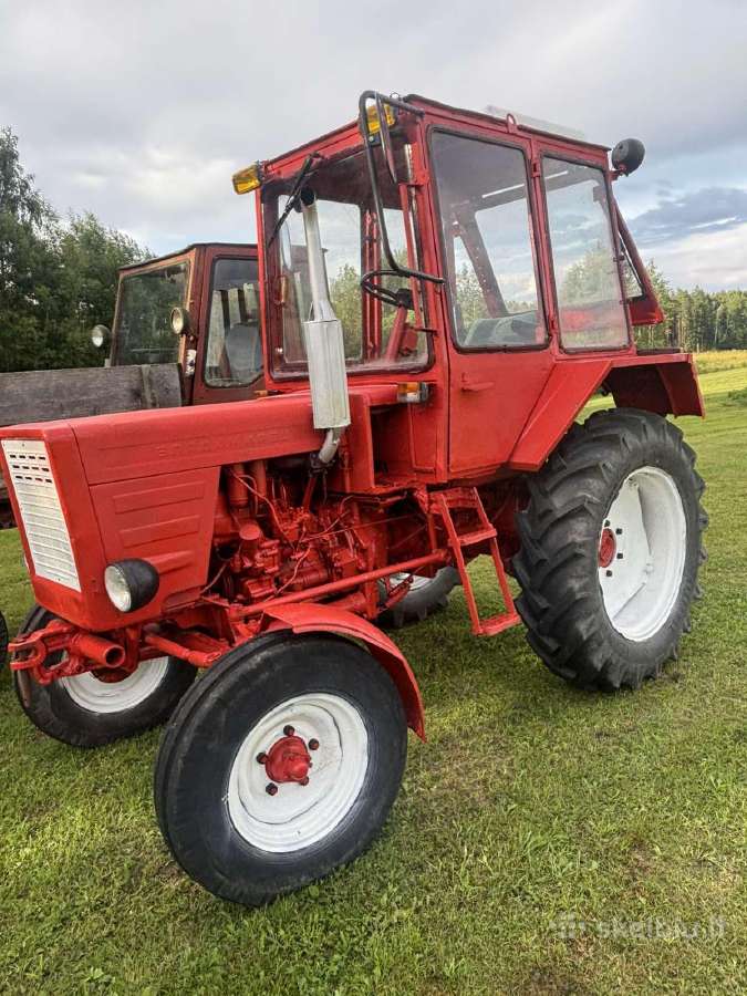 Parduodama Traktorius T25, T16