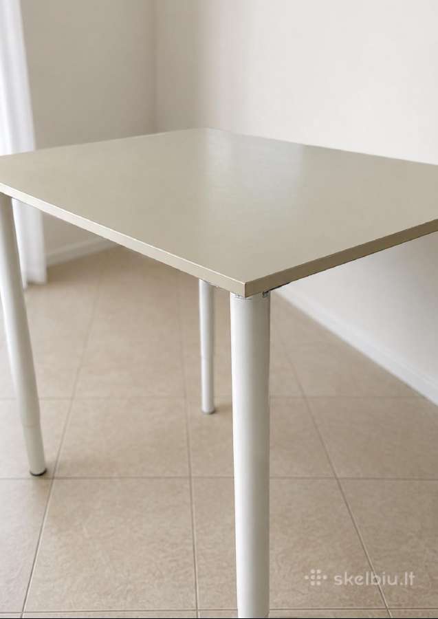 Stalas su reguliuojamo aukščio Ikea Olov kojomis