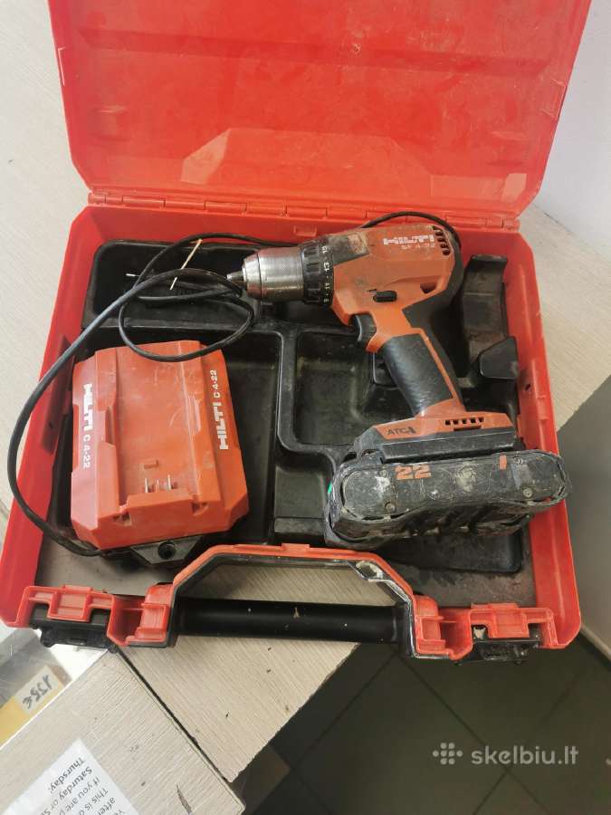 Hilti suktukas su baterija ir pakroveju.