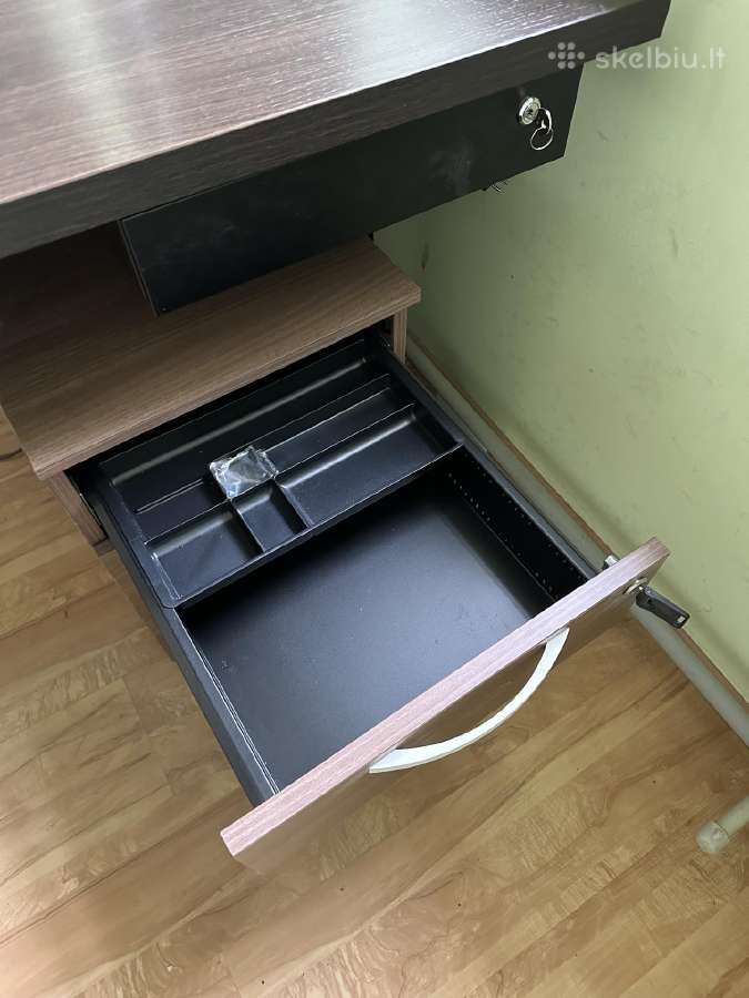 Puikios būklės reguliuojamo aukščio stalas - nuotraukos Nr. 6