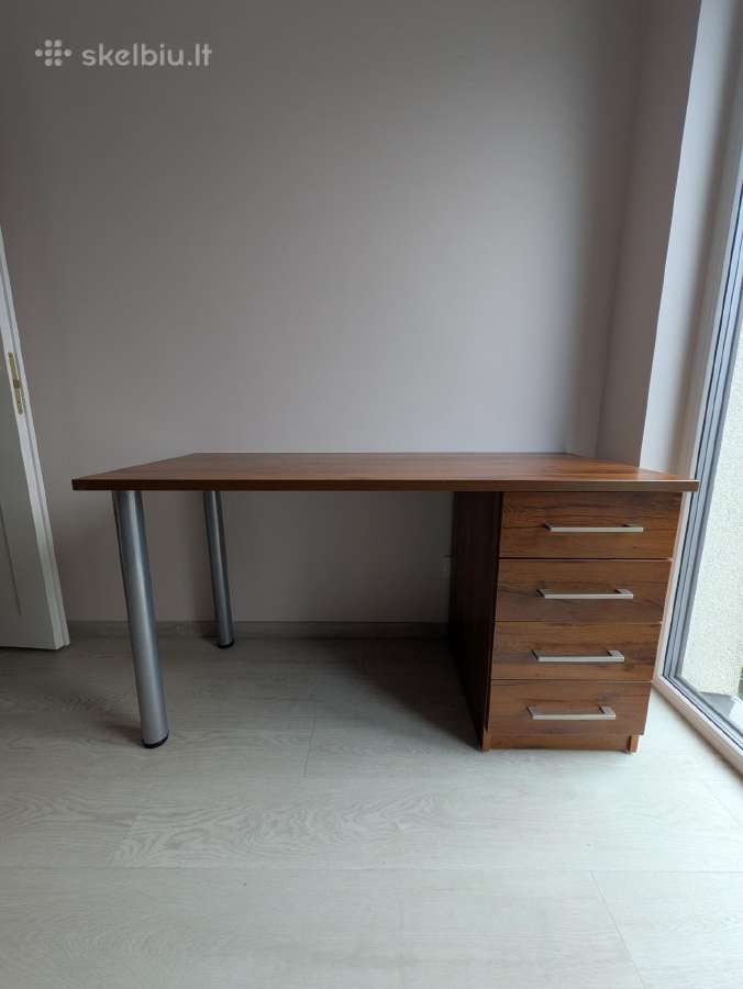 Rašomasis stalas ir kėdė