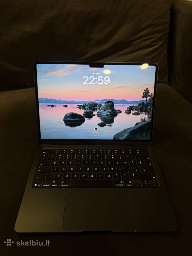 MacBook Air 13.6 m4 16 GB memory 256 storage