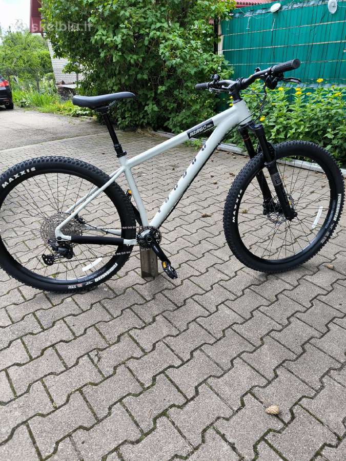 Voodoo Bizango Pro 18 coliu
