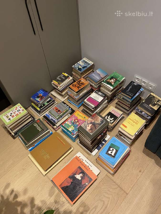 140 knygų už 100eur.