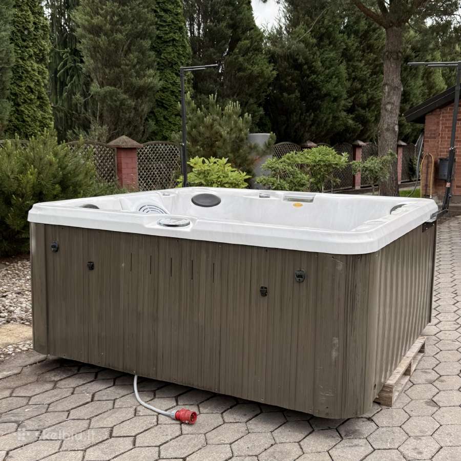 Sūkurinė vonia Jacuzzi