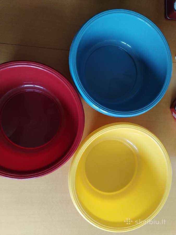 Parduodu 3 plastikinius 4 l dubenis maistui