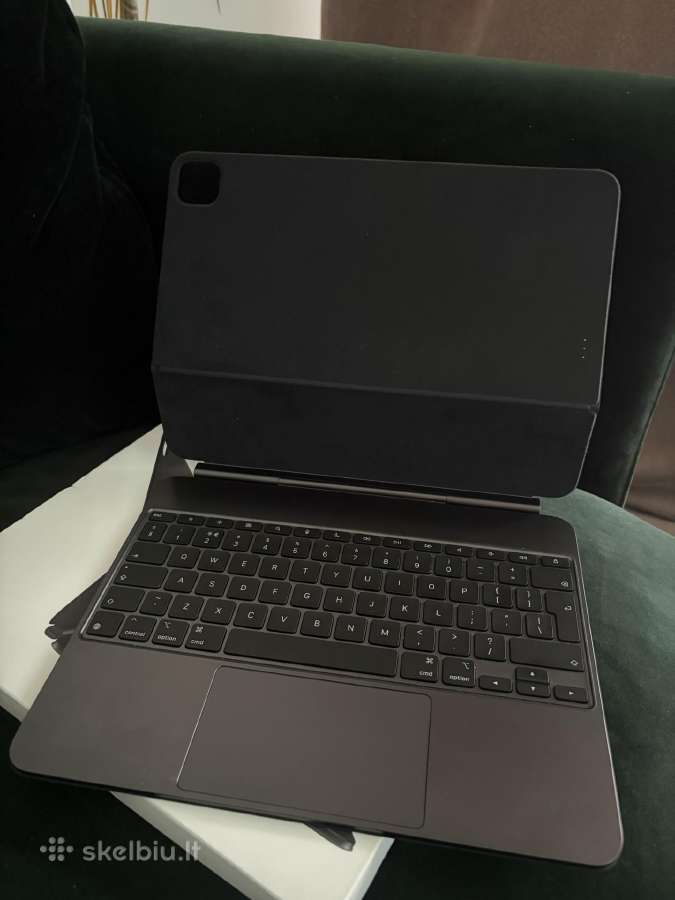 iPad pro 13 magic keyboard