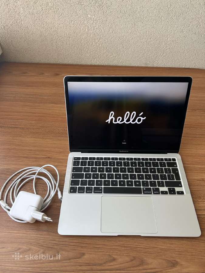 Apple MacBook Air 13" M1 2020 8gb RAM 256gb SSD