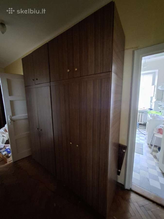 Atiduodama didelė geros kokybės spinta