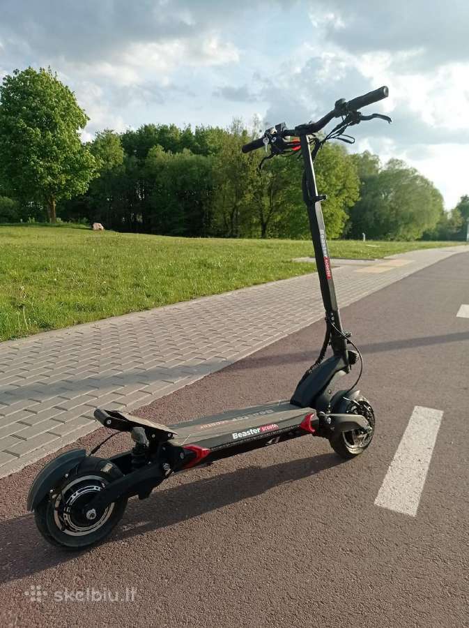 Beaster scooter Bs77